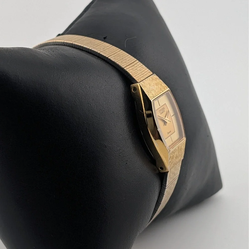 Vintage Citizen Seven 3220-941934 Gold Tone Quartz Watch Textured Bracelet - Picture 6 of 10